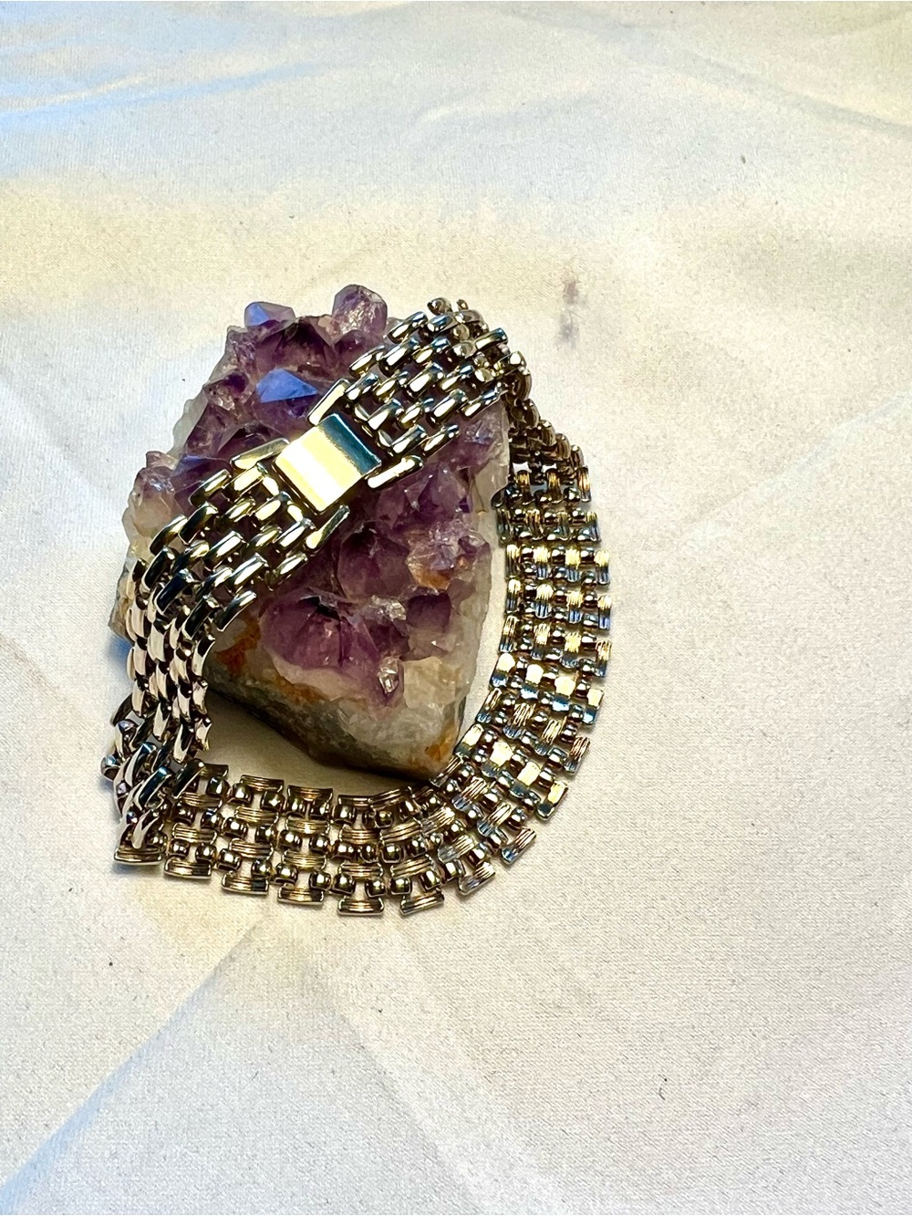 Vintage unsigned silvertone mid century brick link panel bracelet, clasp closure